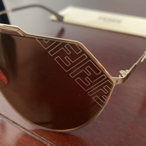 Authentic Fendi sunglasses never worn - new! - Picture 8 of 8